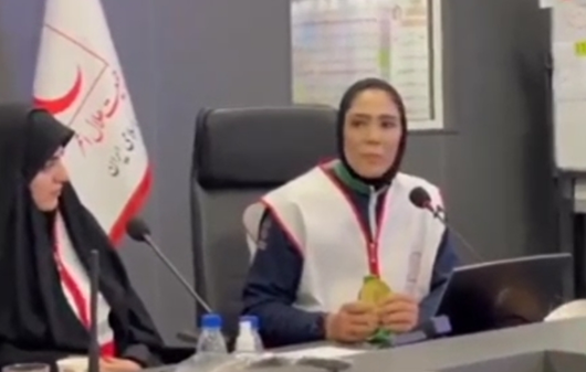 با ارزش‌ترین مدال خودم را که در سال ۲۰۲۵ کسب کردم برای بازسازی خانه‌های تخریب شده مردم در جنگ تقدیم می‌کنم