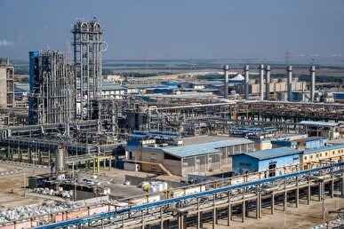 حمله آمریکایی و صهیونی به یکی از واحد‌های پتروشیمی امیرکبیر / عملیات اطفای حریق در حال انجام است