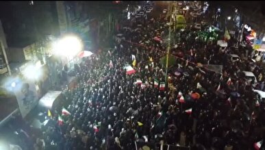 اجرای سرود سلام فرمانده در تجمع شبانه مردم سنندج + فیلم