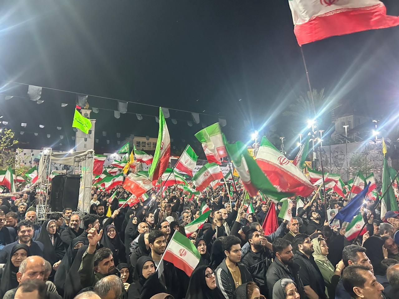 یاوه&zwnj;گویی&zwnj;های دشمن مانع از حضور مردم رشت در صحنه نشد/سی&zwnj;وهشتمین قرار شبانه پرشورتر از همیشه برگزار شد+فیلم