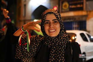 تجمع شبانه مردم در حمایت از مدافعان وطن در میدان فردوسی