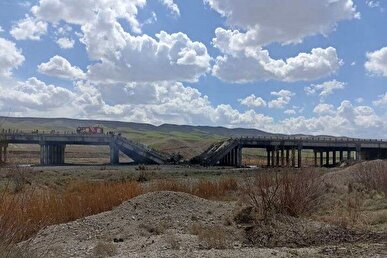 فرماندار کاشان: عملیات بازسازی پل راه‌آهن یحیی‌آباد کاشان آغاز شد