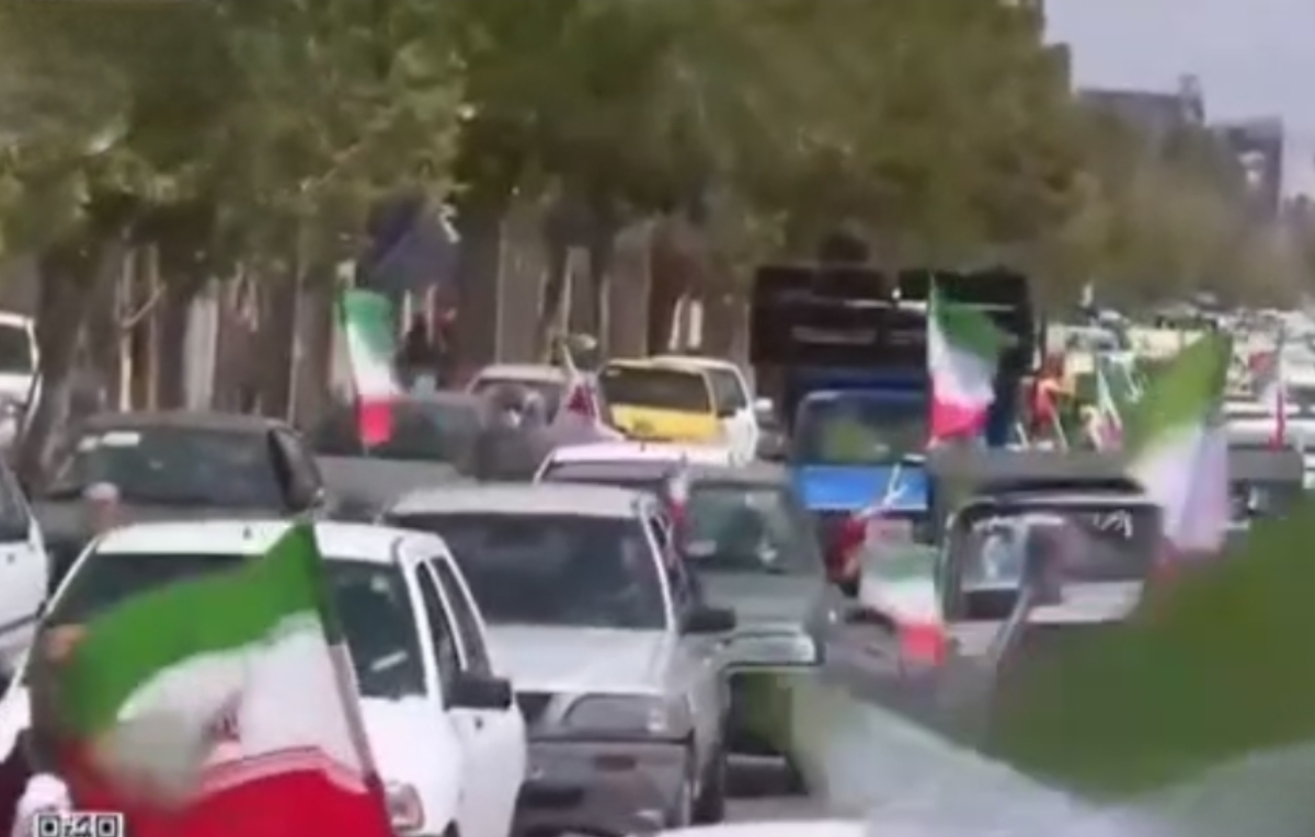 رژه خودرویی مردم سمنان در گرامیداشت چهل روز ایستادگی و مقاومت