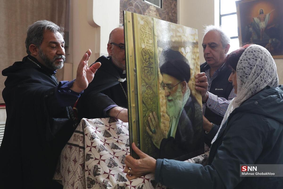 ساعاتی تا آغاز مراسم بزرگ عزاداری مردم تهران برای رهبر شهید انقلاب + فیلم