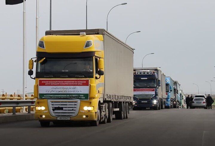 ۱۰۷ کامیون کمک&zwnj;های بشردوستانه تاجیکستان از مرز سرخس وارد ایران شد