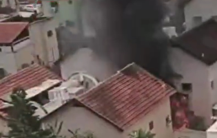 دود و آتش در تل آویو براثر اصابت موشک‌های بارشی ایرانی