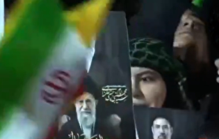 اجتماع پرشور شبانه مردم کرمان در حمایت از نیرو‌های مسلح و بیعت با رهبر انقلاب