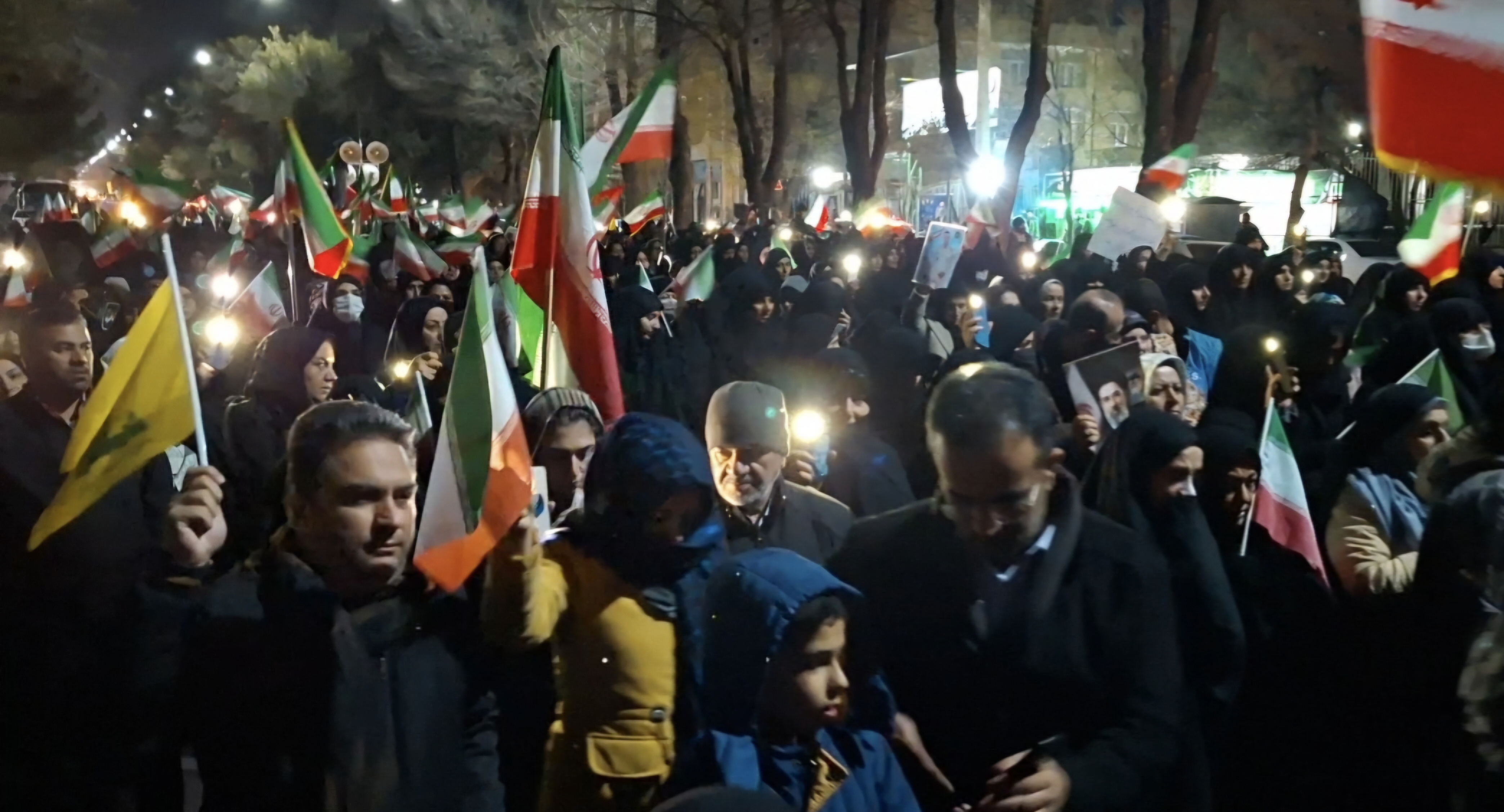 درخواست مردم شهرکرد از برادران ارتشی؛ بگیر انتقامُ و قاتل رهبرُ بزن + فیلم