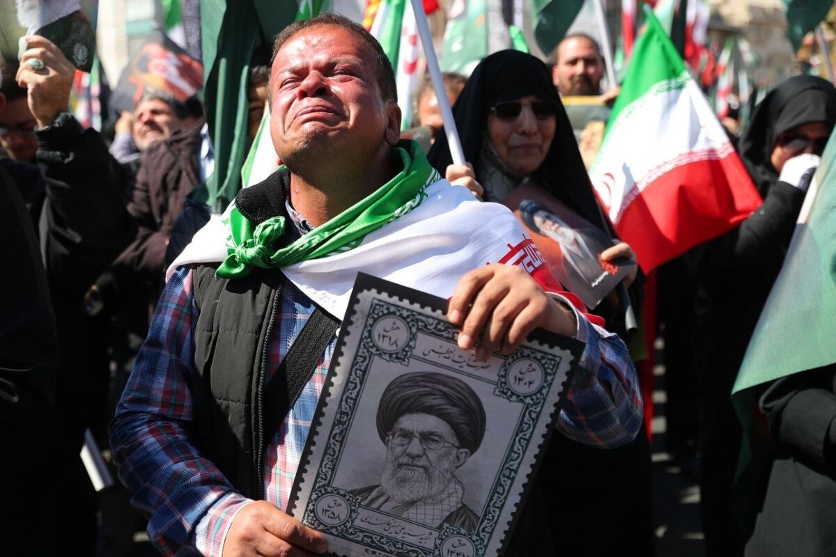 گزارش خبرنگار SNNTV از عزاداری مردم در محل شهادت رهبر شهید انقلاب اسلامی + فیلم