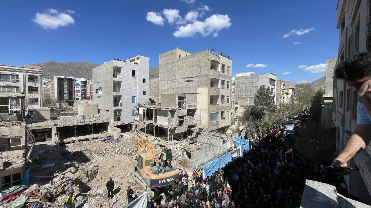 البرز در سوگ لاله&zwnj;/وداع باشکوه مردم کرج با ۱۲ شهید حمله تروریستی رژیم صهیونیستی+ فیلم