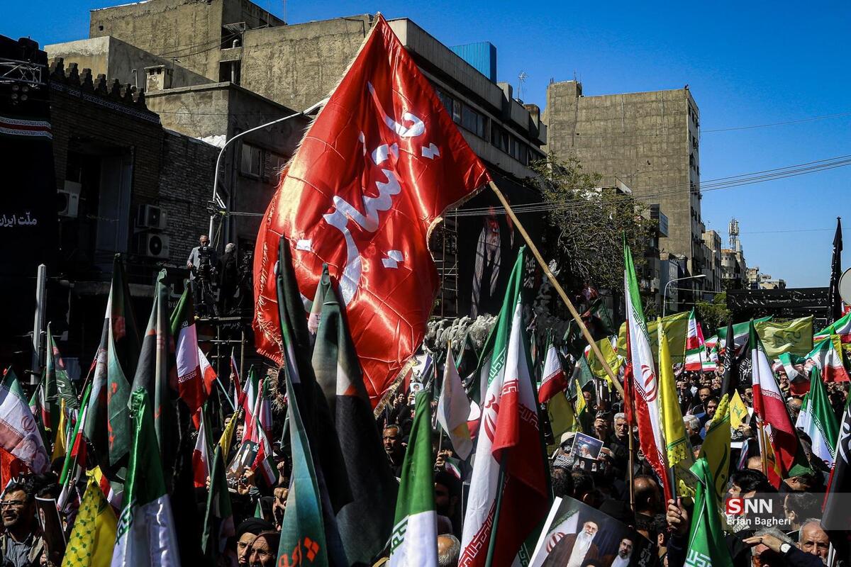 مردم امروز بعد از گذشت چهل روز یک دل سیر برای رهبر شهید انقلاب عزاداری می‌کنند + فیلم