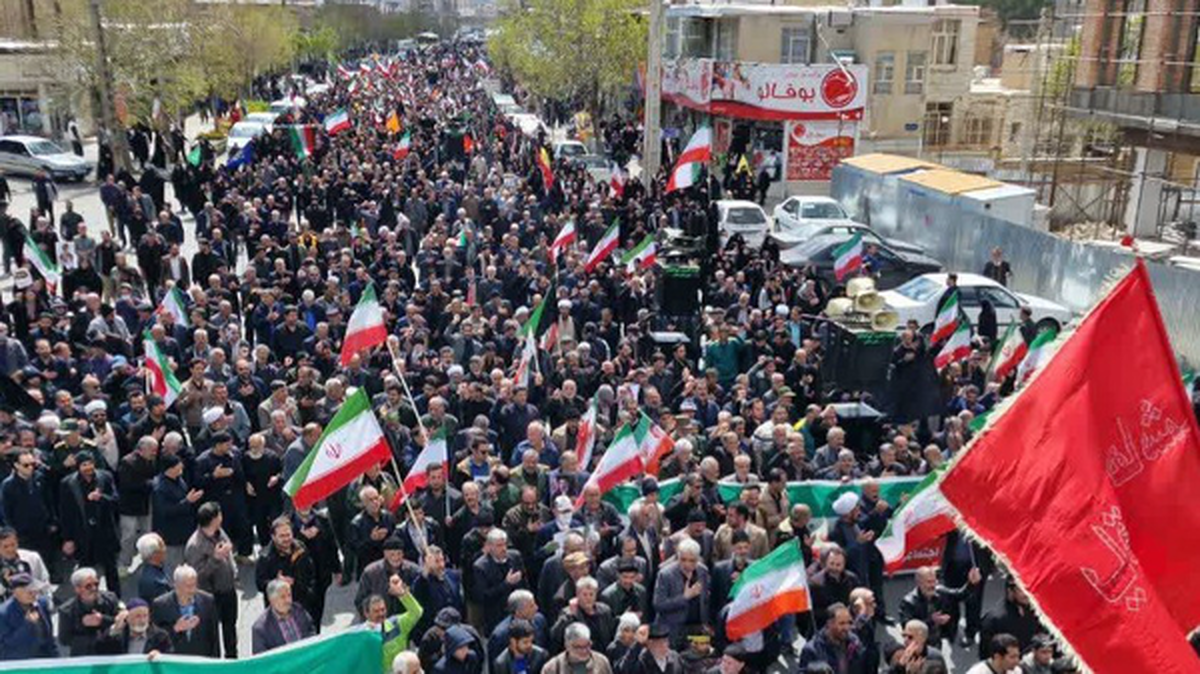 ببینید/ تجمع عظیم مردم در چهلمین روز شهادت رهبر انقلاب / تأکید بر خونخواهی و همبستگی با حزب‌الله لبنان