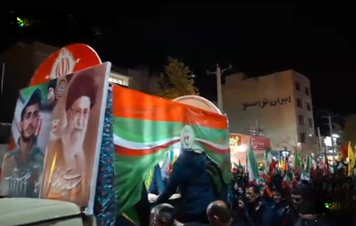 تشییع باشکوه شهید علی‌رضا ارژنگ در شهرکرد همزمان با چهلمین شب حضور مردم در خیابان‌ها