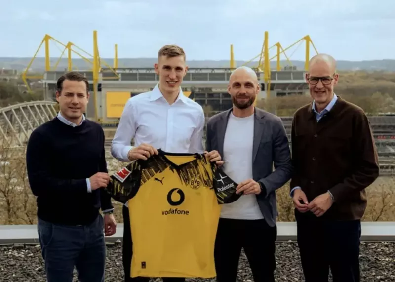 ضربه به کهکشانی&zwnj;ها؛ تمدید قرارداد اشلوتربک با دورتموند