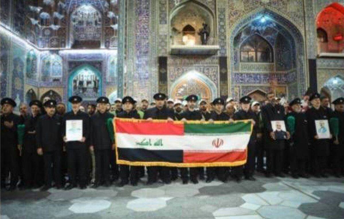 قرائت دسته&zwnj;جمعی دعای توسل با حضور خادمان آستان مقدس حسینی در حرم مطهر رضوی