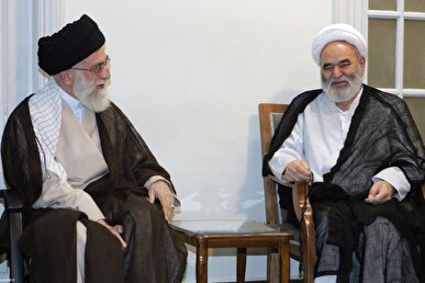 آیت‌الله خوشوقت می‌گفتند که حضرت آقا بسیار متواضع است