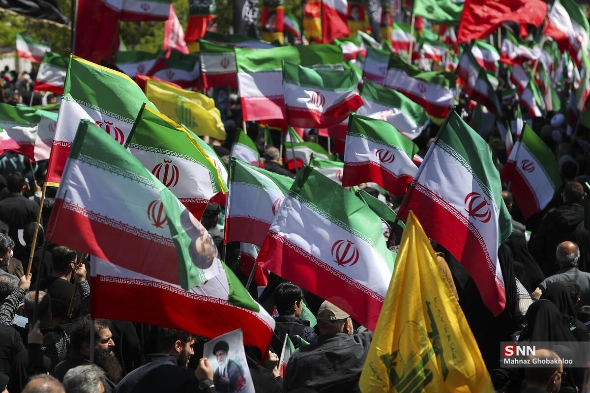 واشینگتن پست: پس از توقف جنگ از سوی ترامپ، ایرانیان پرچم‌های پیروزی برافراشتند، نه تسلیم + عکس