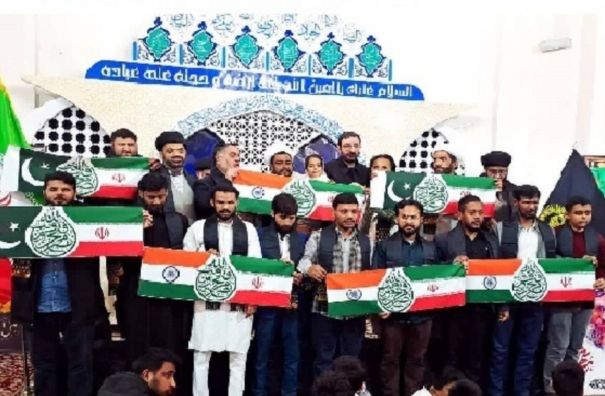 عرض ارادت زائران اردو زبان به ساحت مقدس رهبر شهید در ویژه‌برنامه «رهبر مقتدر»