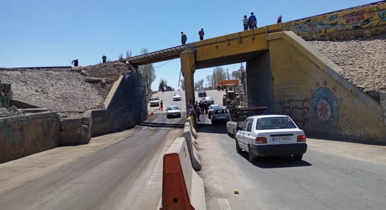 بازگشایی زیرگذر چهارباغ توسط نیروهای راهداری استان البرز