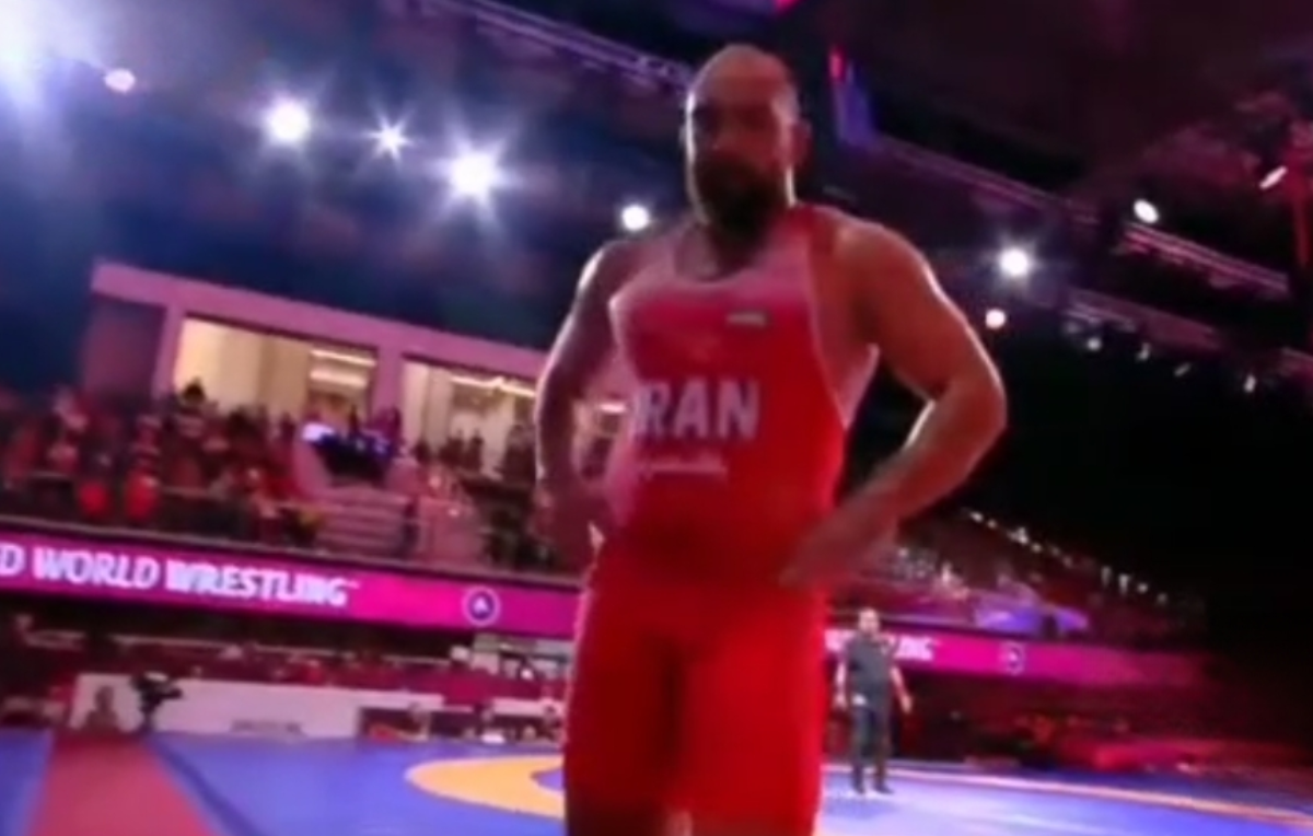 زارع در نیمه&zwnj;نهایی ۵ بر صفر کشتی&zwnj;گیر چینی را برد و سومین فینالیست امروز ایران شد