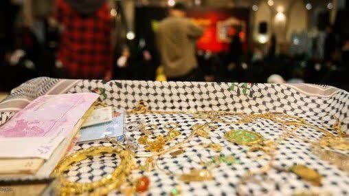 اهدای ۱۵۰ قطعه طلا توسط بانوان کاشان در حمایت از جبهه مقاومت