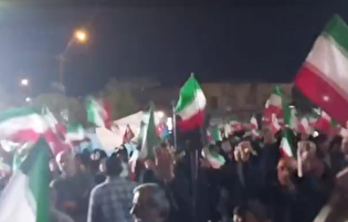 تداوم اجتماعات مردمی در چهل و دومین شب از حماسه حضور ملت ایران / میدان محمدیه، خیابان مولوی