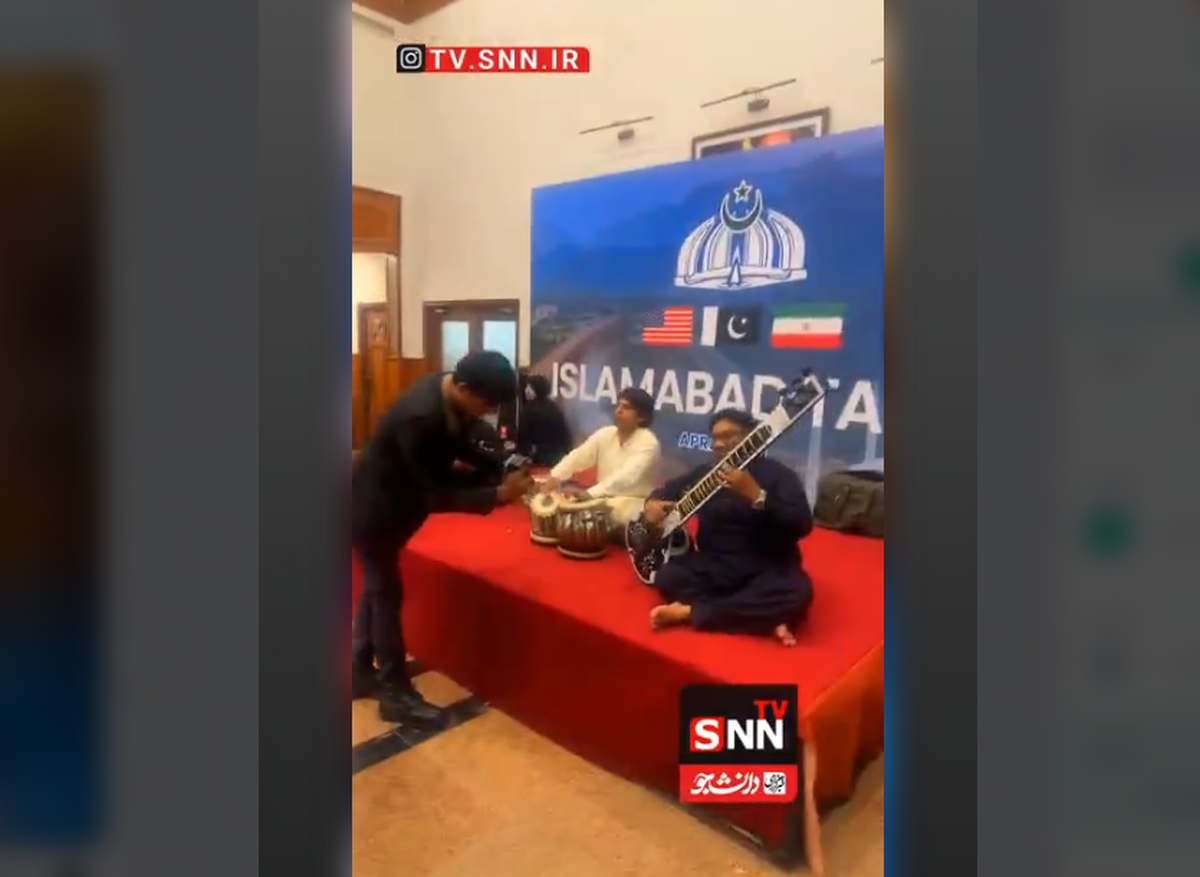 خبرنگار کاخ سفید تماشای موسیقی را به مذاکرات ترجیح داد + فیلم