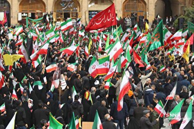 عهد عاشقی در میدان حماسه / عروس و دامادی که «ایران» مهمان ویژه‌شان بود + فیلم
