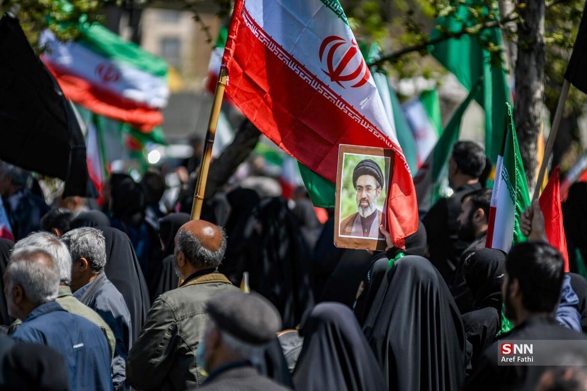 &laquo;بزن که خوب می&zwnj;زنی&raquo; حاج مهدی رسولی در کرمان / حضور پرشور کرمانی&zwnj;ها در حماسه چهل و دوم + فیلم