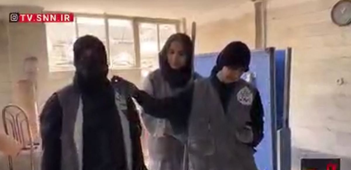 دختران ایران؛ داوطلبانه در دل جنگ / ما وطن فروش نیستیم + فیلم