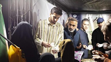 حضور محمدمهدی حیدری در موکب فدراسیون بسکتبال؛ ستایش از رشادت‌های رزمندگان و محکومیت جنایت در مدرسه میناب