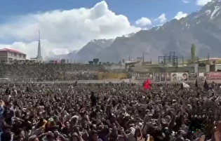 هزاران نفر در چهلمین روز شهادت آیت‌الله خامنه‌ای در اسکاردو پاکستان تجمع کردند