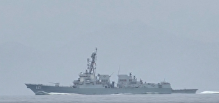 ناوشکن آمریکا تنها چند دقیقه با نابودی کامل فاصله داشت/ فرار ناوشکن پس از هشدار سپاه + فیلم