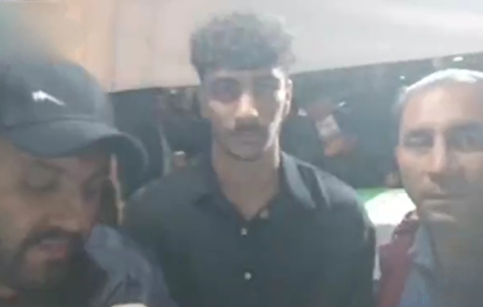 حضور امیر محمد رزاقی نیا ملی پوش تیم فوتبال استقلال در تجمعات شبانه مردم