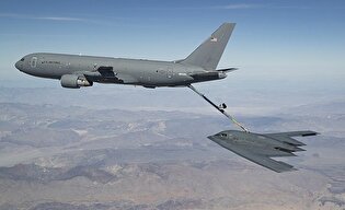 ورود سوخت‌رسان صدمه دیده آمریکایی به انگلیس + فیلم