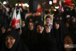 رهبر انقلاب مردمدار ؛ به مانند پدر شهید