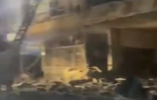 تصویری از حمله صهیونیست‌ها به اطراف بیمارستان شیخ راغب حرب در شهرک تول، جنوب لبنان