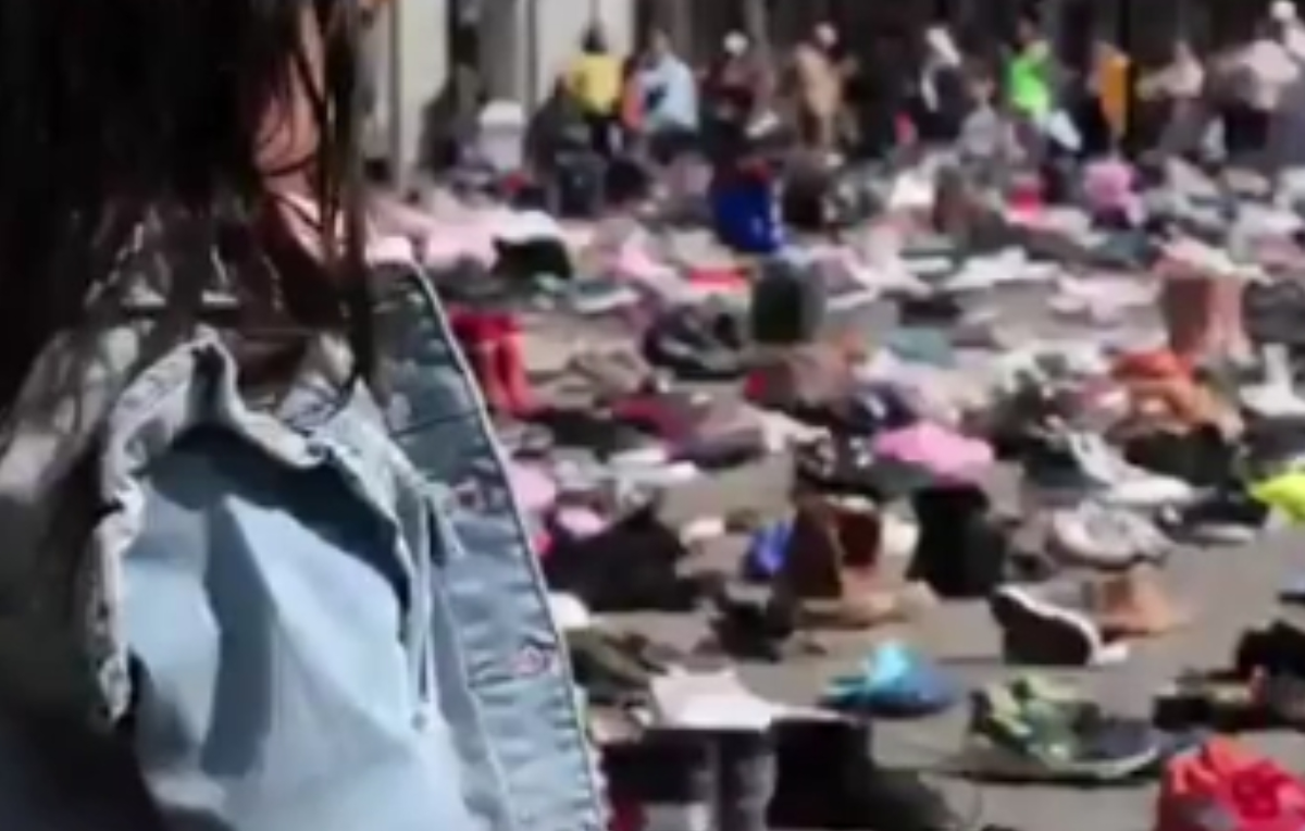 گرامیداشت یاد کودکان و روزنامه&zwnj;نگاران شهید غزه با نمایش صد&zwnj;ها کفش در میدان دام آمستردام هلند