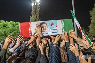 مراسم تشییع پیکر خانواده شهید نبی‌زاده در شیراز