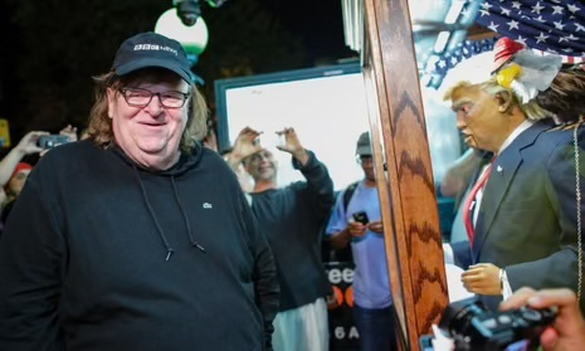 انتقاد شدید مایکل مور از ترامپ؛ او مجری هولوکاست علیه ایران است