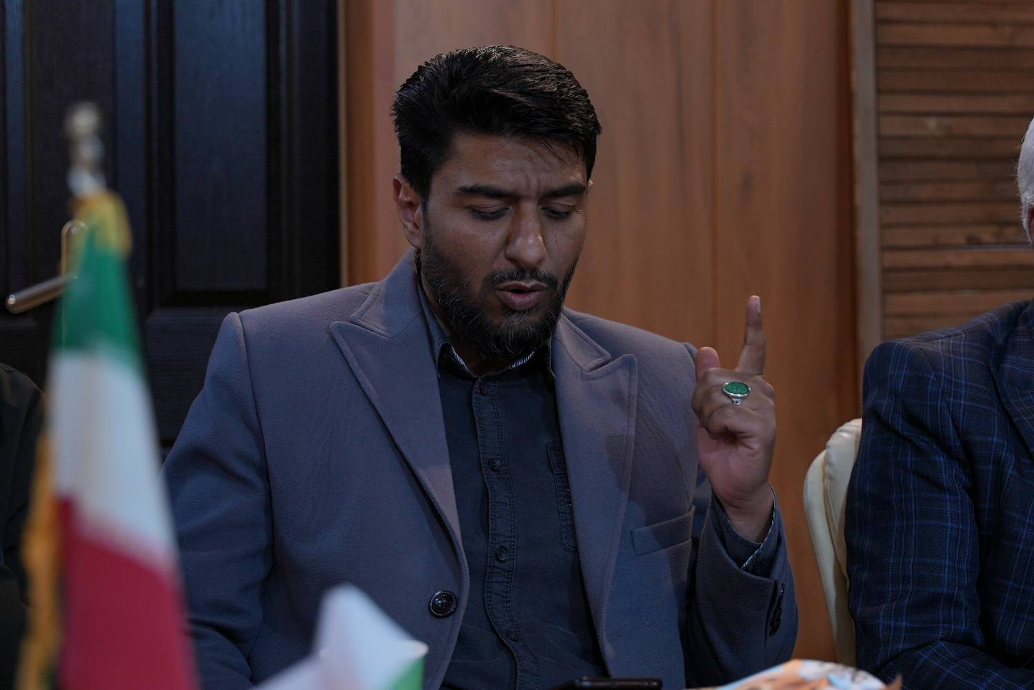 محفل شعر &laquo;ققنوس&raquo; در چهارمحال و بختیاری؛ نمایش هم&zwnj;بستگی شاعران با آرمان&zwnj;های مقاومت