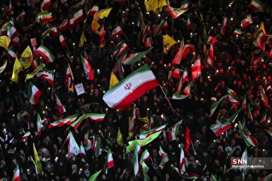 حال و هوای میدان انقلاب در شب شهادت امام جعفر صادق(ع)+ فیلم