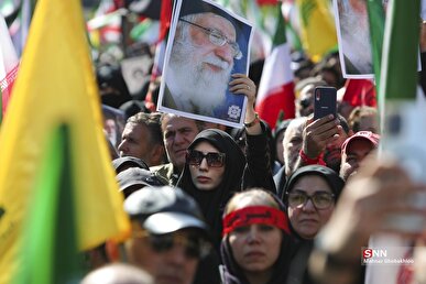 رهبر انقلاب مردمدار؛ به مانند پدر شهید