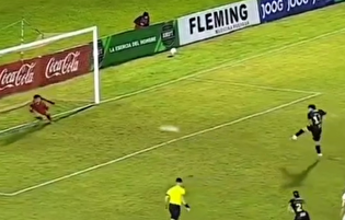 خنده‌دارترین پنالتی در لیگ پاراگوئه!