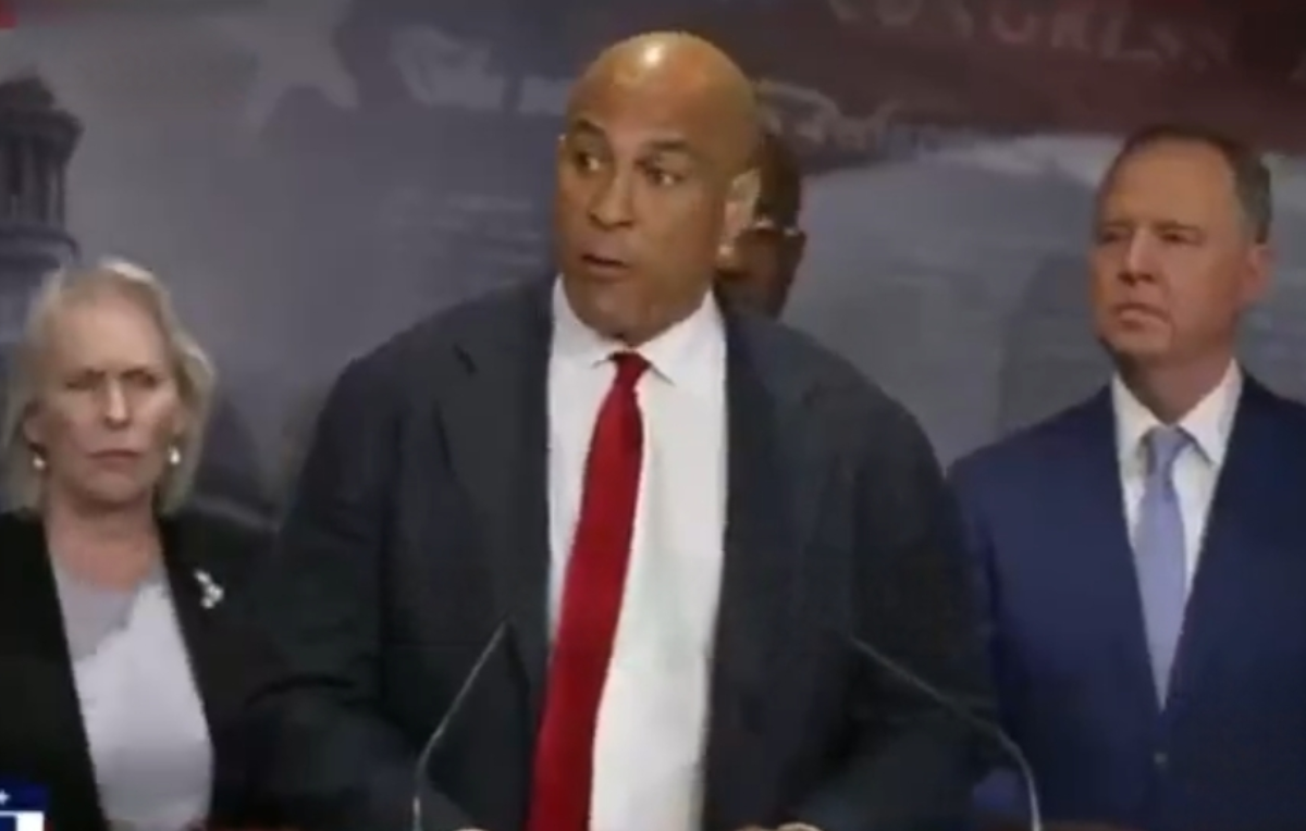 زمانی که ترامپ یک مدرسه در ایران را بمباران کرد باید جلوی او را می‌گرفتیم