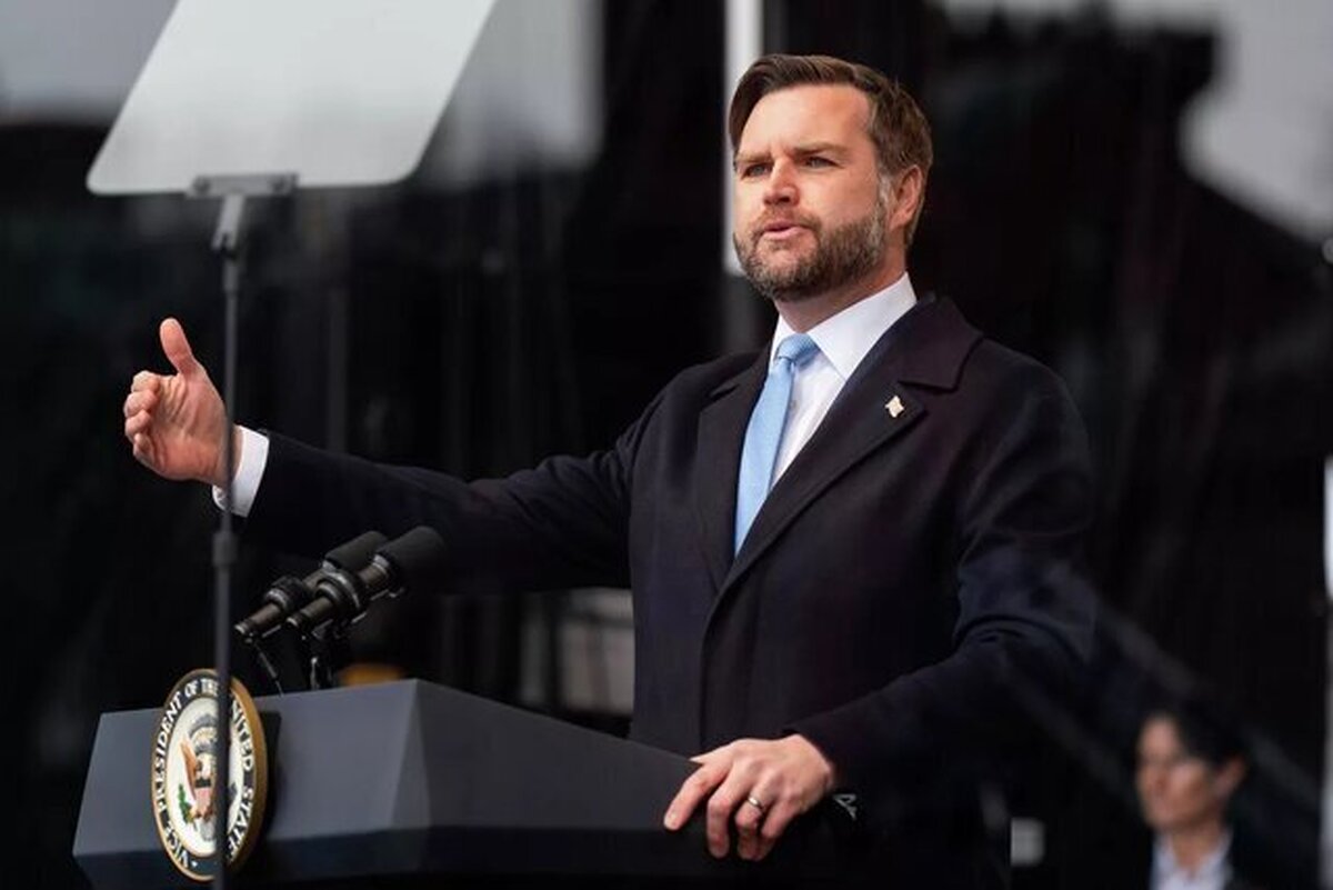 فریاد یکی از حضار بر سر معاون ترامپ در جریان سخنرانی: شما کودک کشید + فیلم