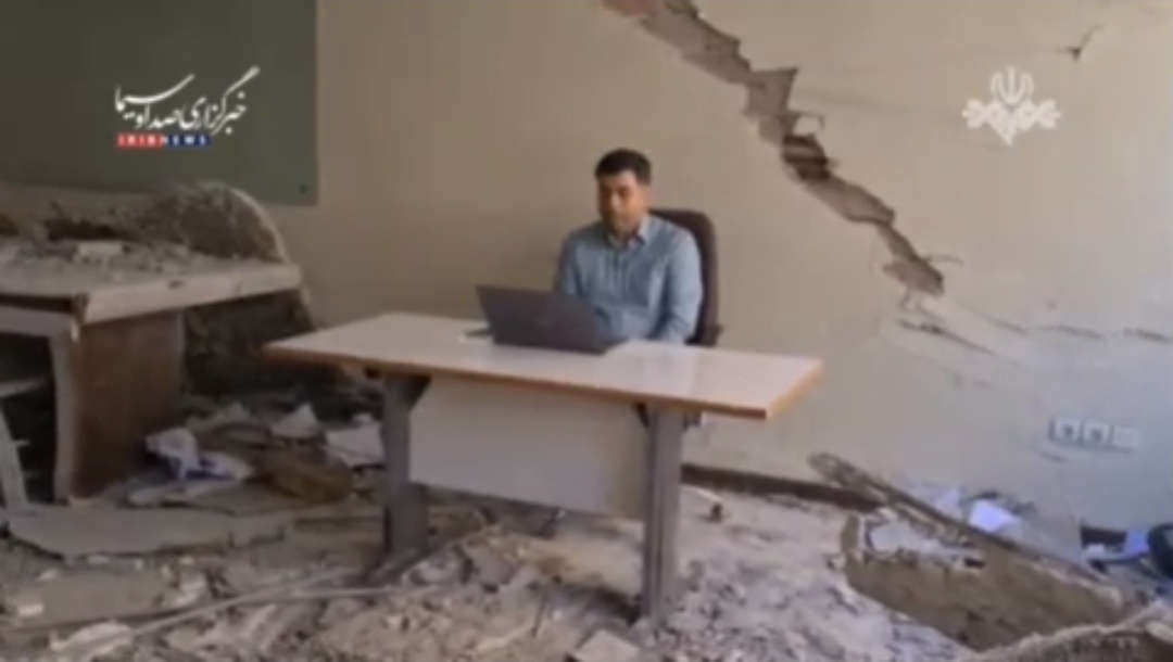 دانشگاه زیر آتش اما علم در حرکت؛ این مسیر پایان ندارد! دانشگاه زیر آتش اما علم در حرکت؛ این مسیر پایان ندارد!