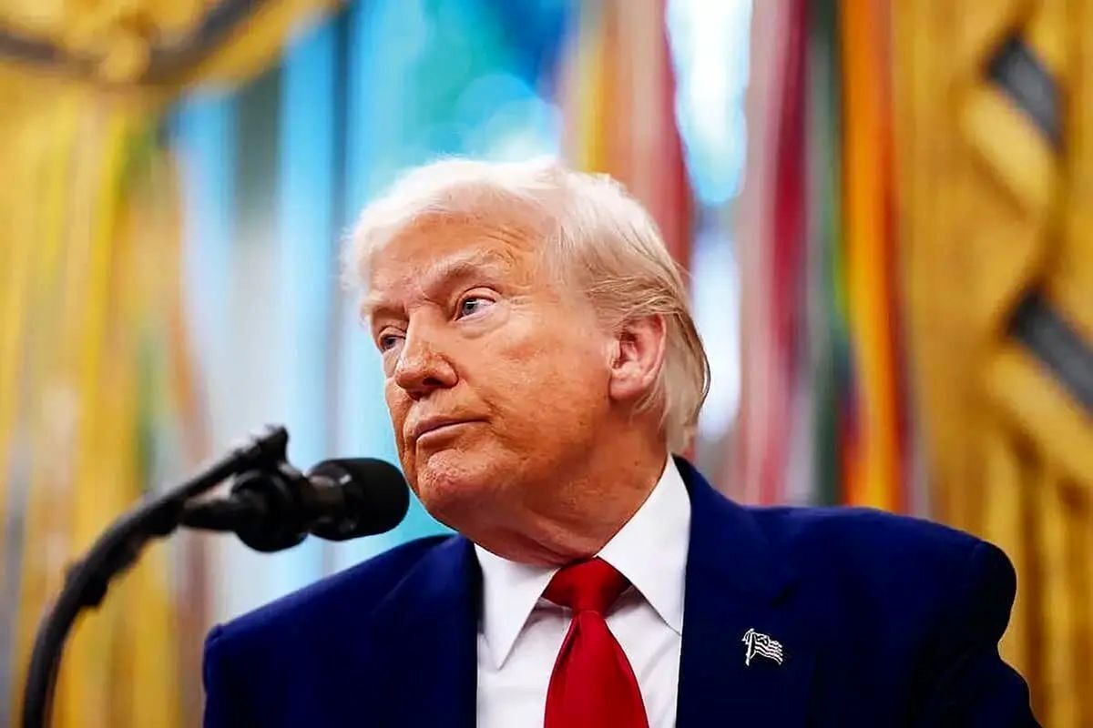 گاردین: ادعای ترامپ درباره رد شدن ۲۰ شناور غیر ایرانی از تنگه هرمز دروغ است