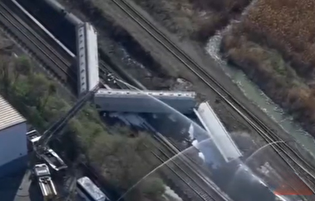 خروج قطار باری از ریل در نیوجرسی و احتمال نشت مواد خطرناک