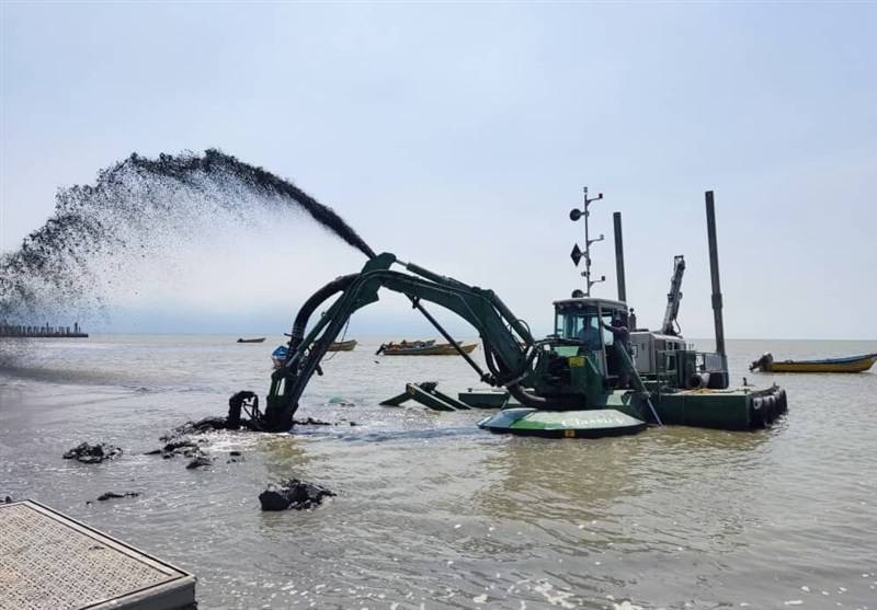 لایروبی حوضچه مرزی خاک ترکمنستان برای احیای حقابه کشاورزان درگز